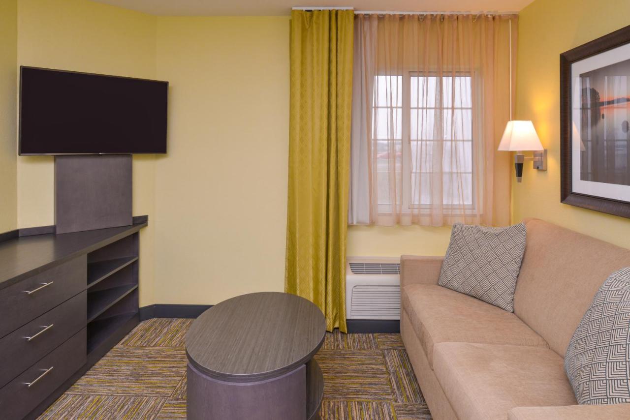 One-Bedroom King Room with Mobility Accessible Tub - Non-Smoking at Candlewood Suites Plano North by IHG