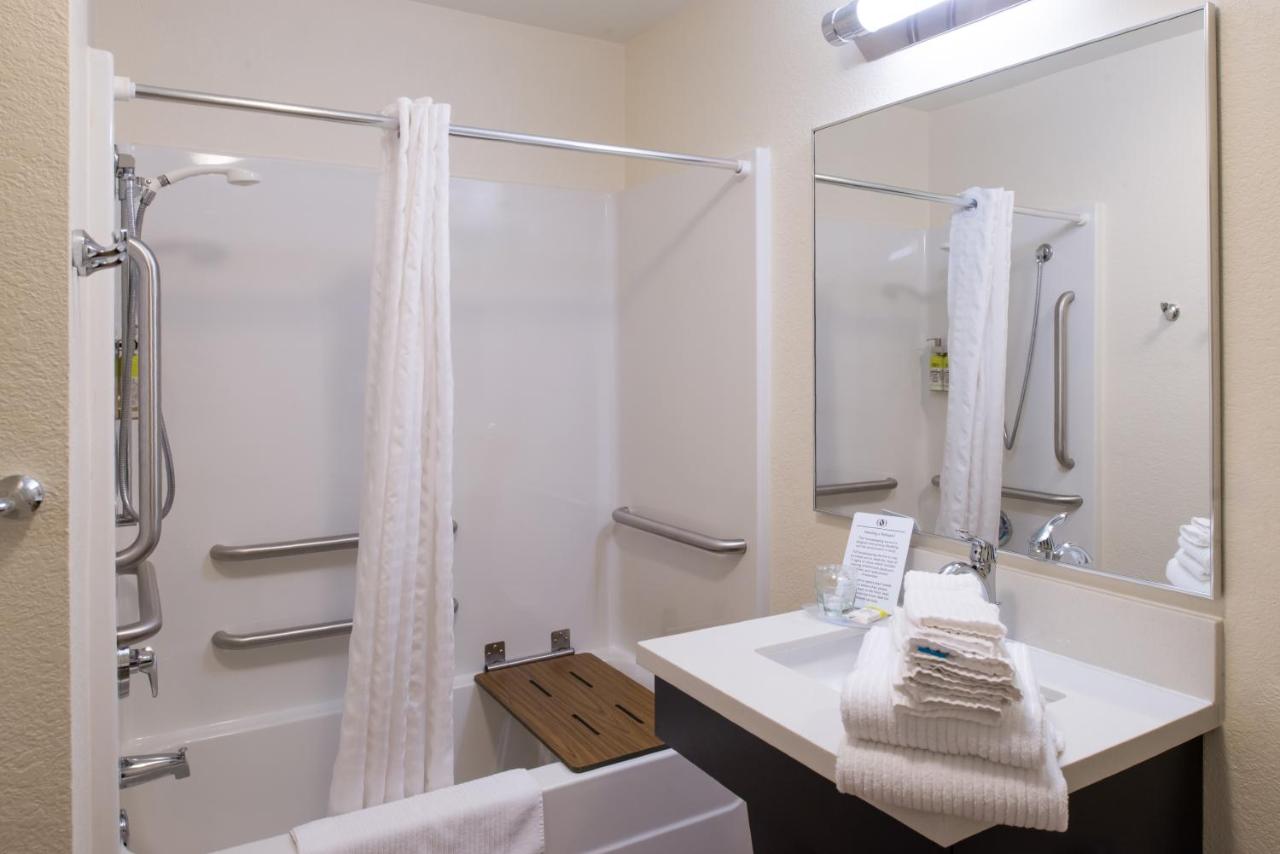 Queen Studio Suite with Batch Tub - Mobility Accessible - Non-Smoking at Candlewood Suites Plano North by IHG