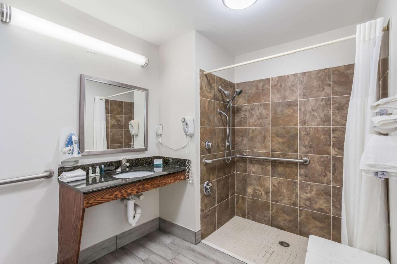 | Quality Inn Gallatin-Nashville Metro