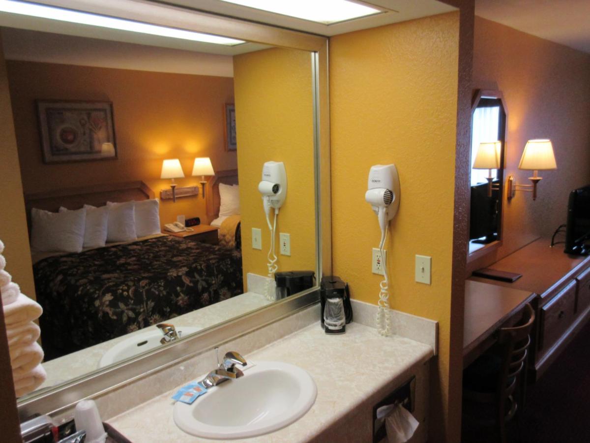 | Parkfield Inn - Clinton
