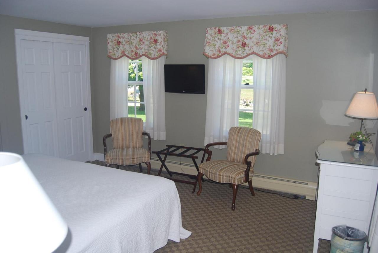 | Dockside Guest Quarters