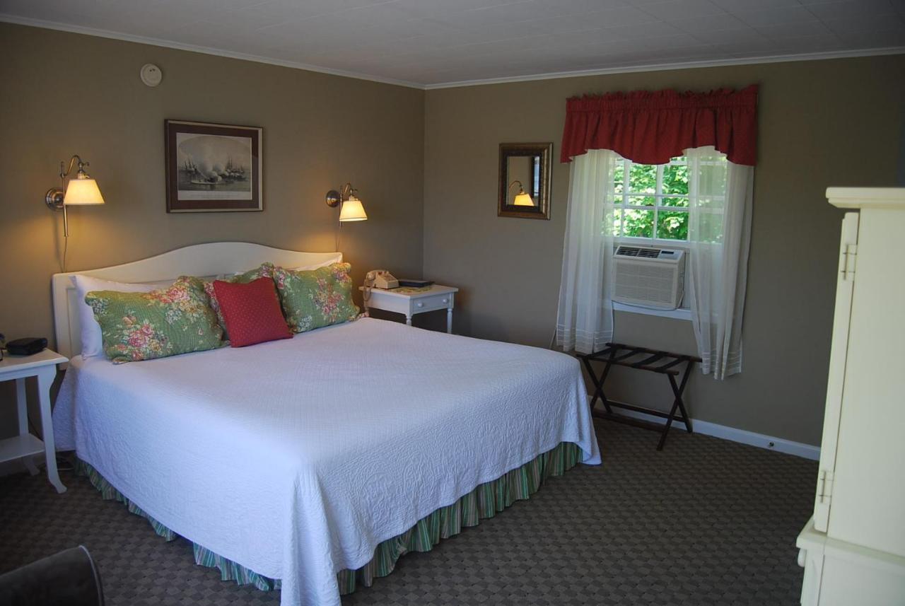 | Dockside Guest Quarters