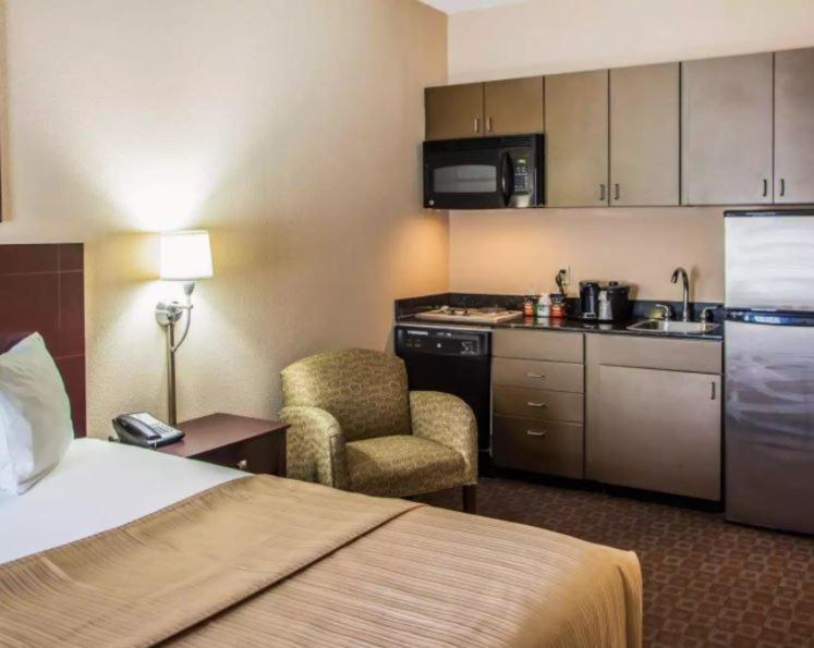 | Quality Inn & Suites Peoria