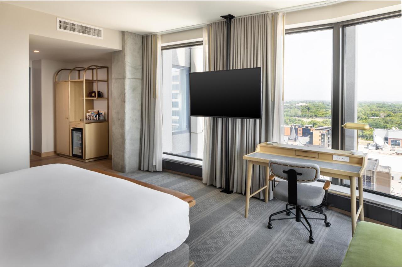 Deluxe King Room at Jasper Hotel