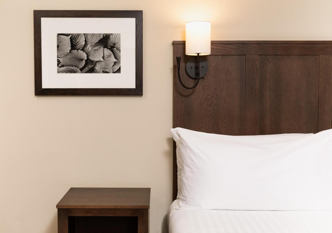 King Room with Balcony at Kanuga Inn & Lodging