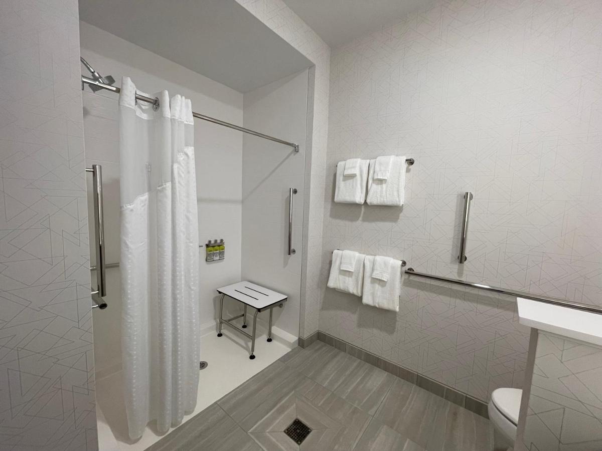King Room - Mobility Access/Roll in Shower - Non-Smoking at Holiday Inn Express & Suites Ft. Smith Airport by IHG