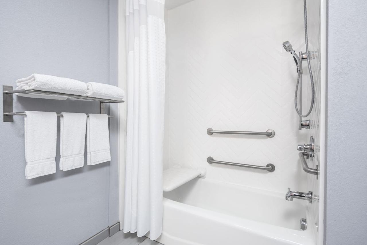 King Room - Disability Access Tub - Non-Smoking at Holiday Inn Odessa by IHG