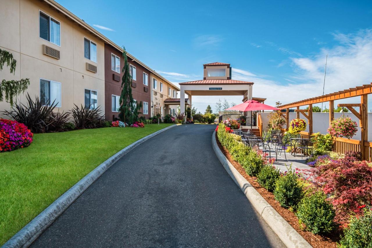 | Red Lion Inn & Suites at Olympic National Park