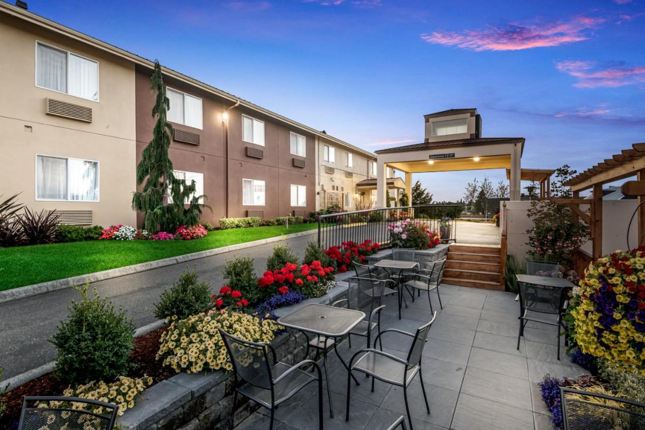 | Red Lion Inn & Suites at Olympic National Park