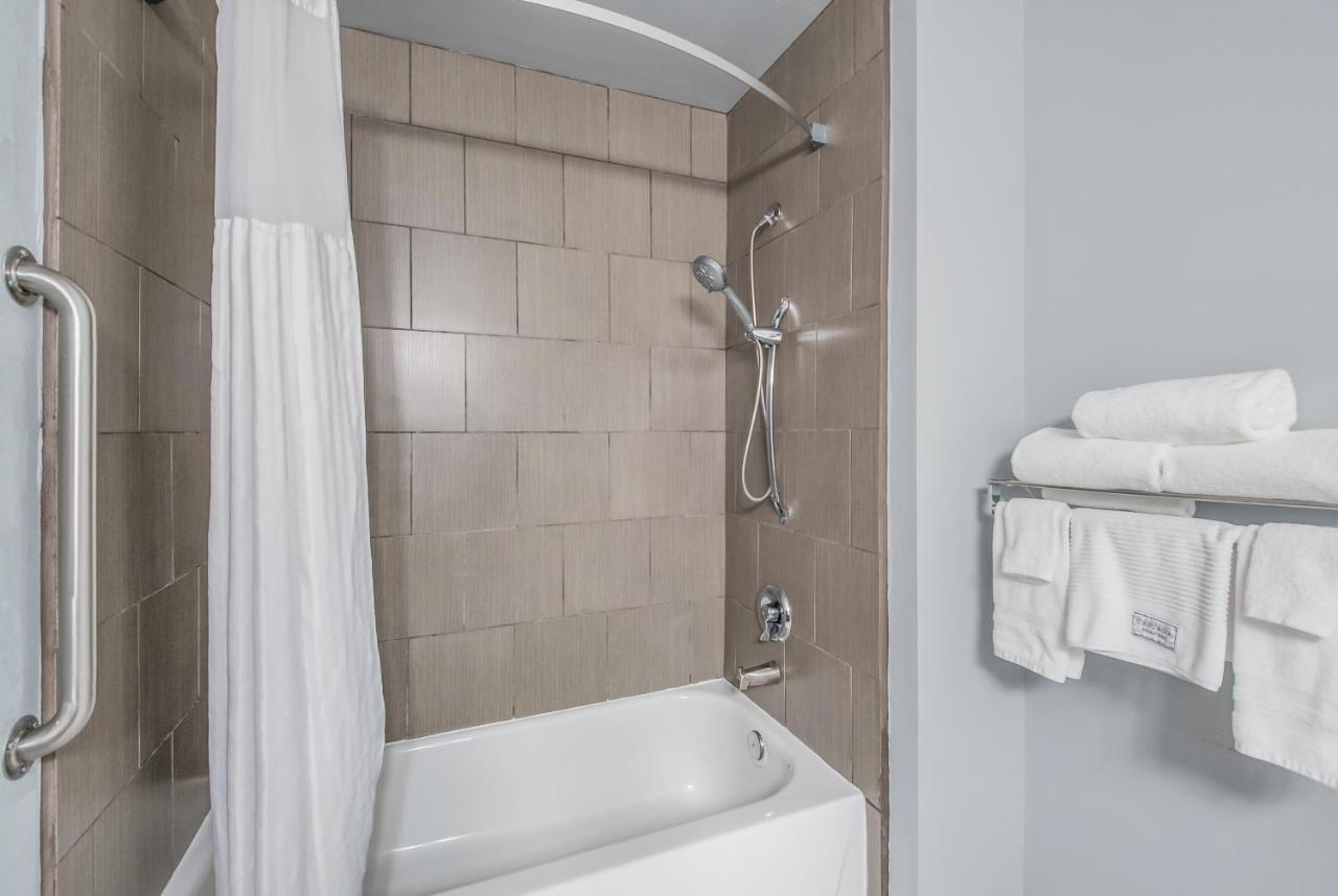 | Red Lion Inn & Suites at Olympic National Park