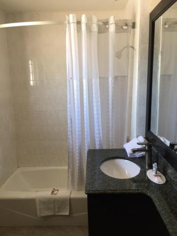 Queen Room with Two Queen Beds at Skyways Hotel