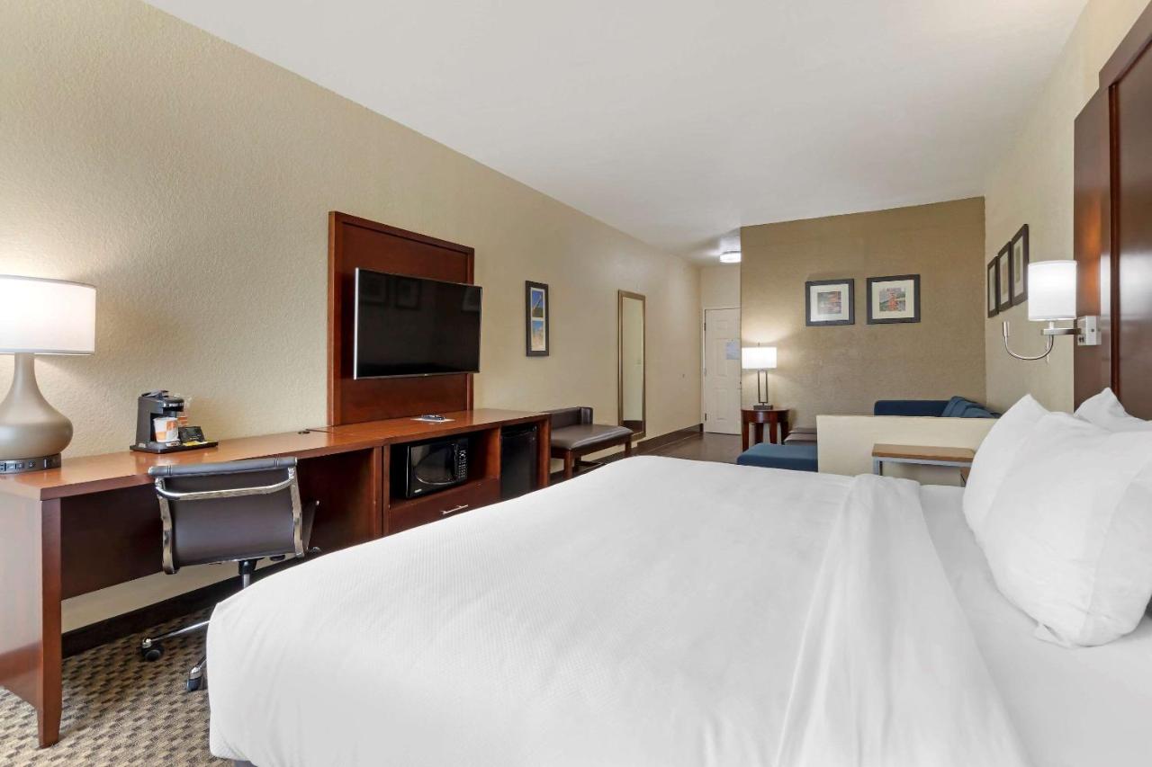 King Suite - Accessible/Non-Smoking at Comfort Inn & Suites Near Six Flags & Medical Center