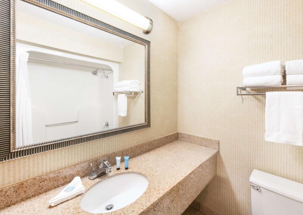 | Aviator Hotel & Suites South I-55, BW Signature Collection