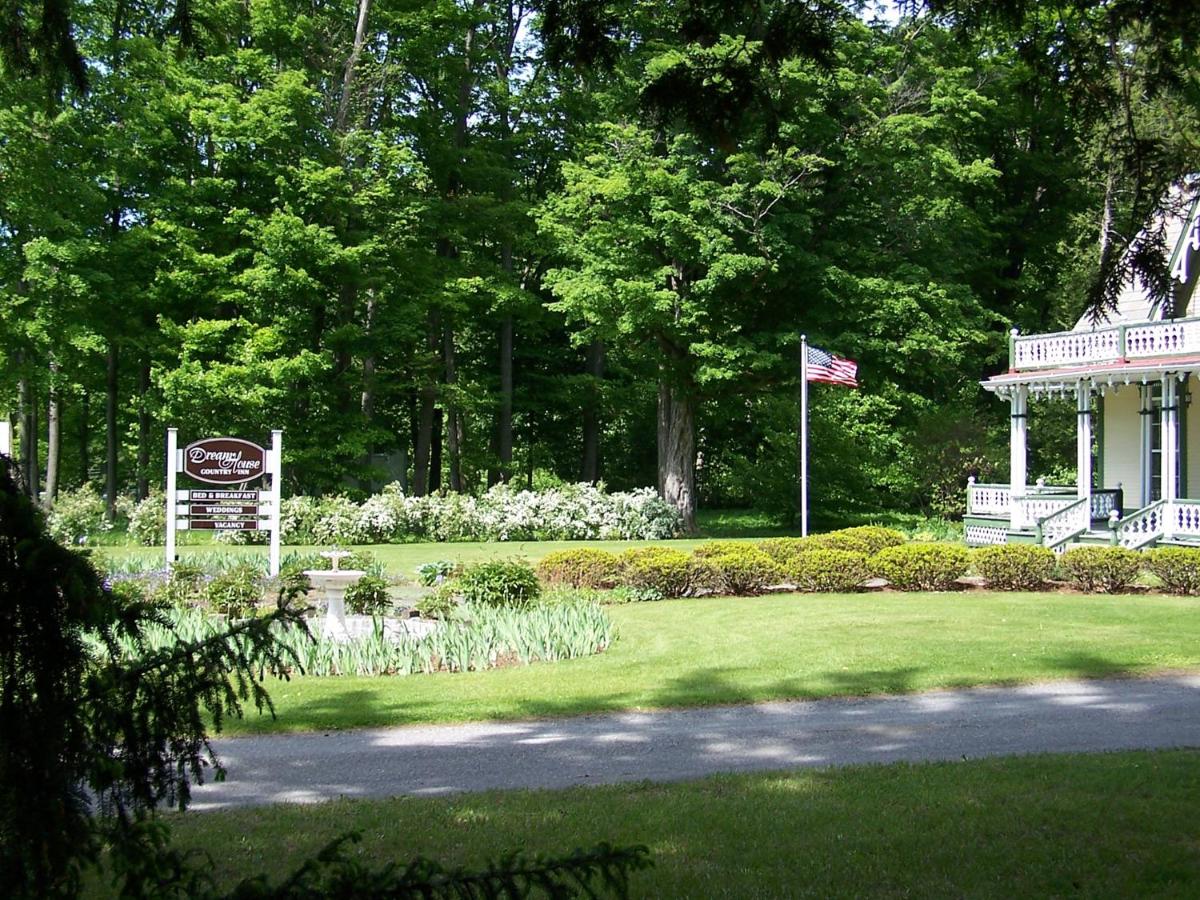  | DreamHouse Country Inn