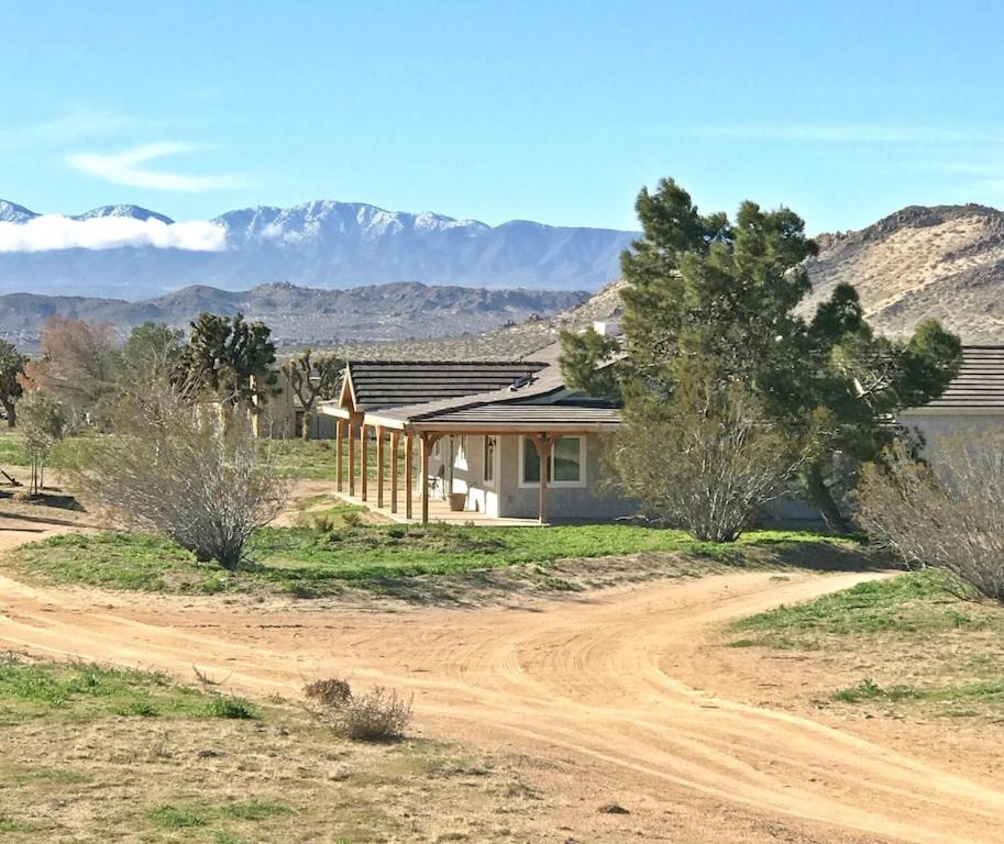 | Private Gated Ranch on 5 Acres, modern and secure