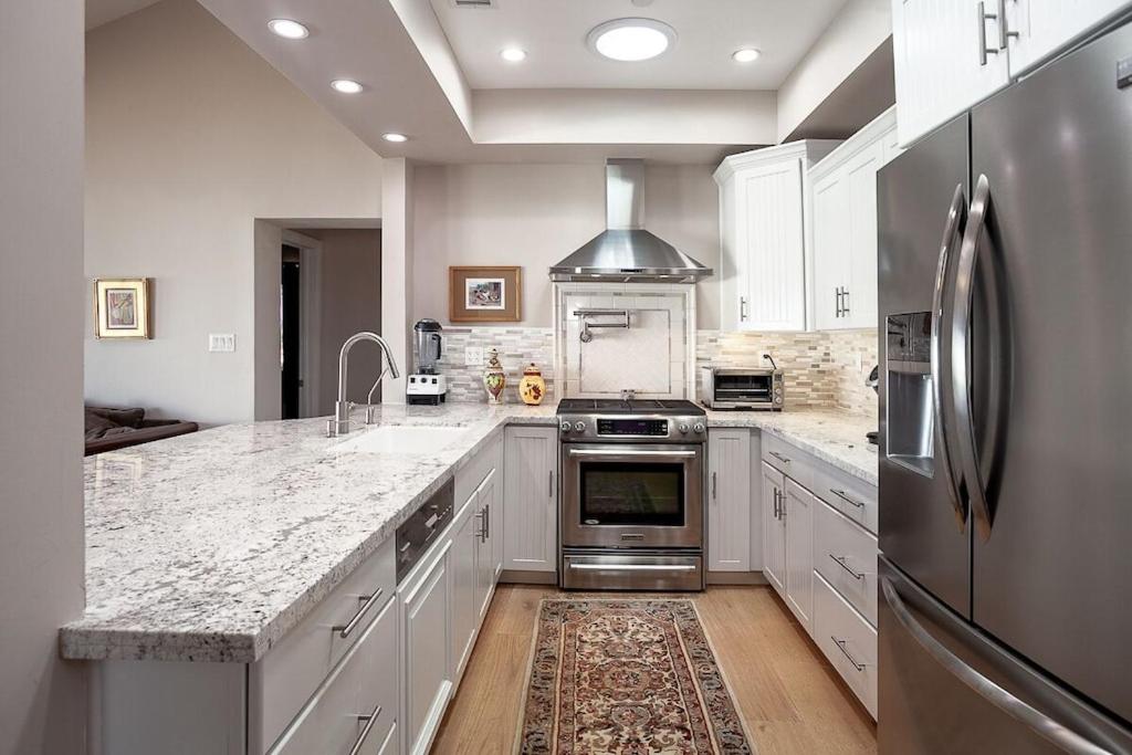 | Private Gated Ranch on 5 Acres, modern and secure