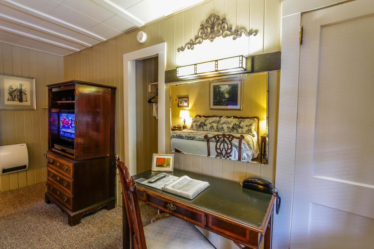 | Mountainaire Inn and Log Cabins