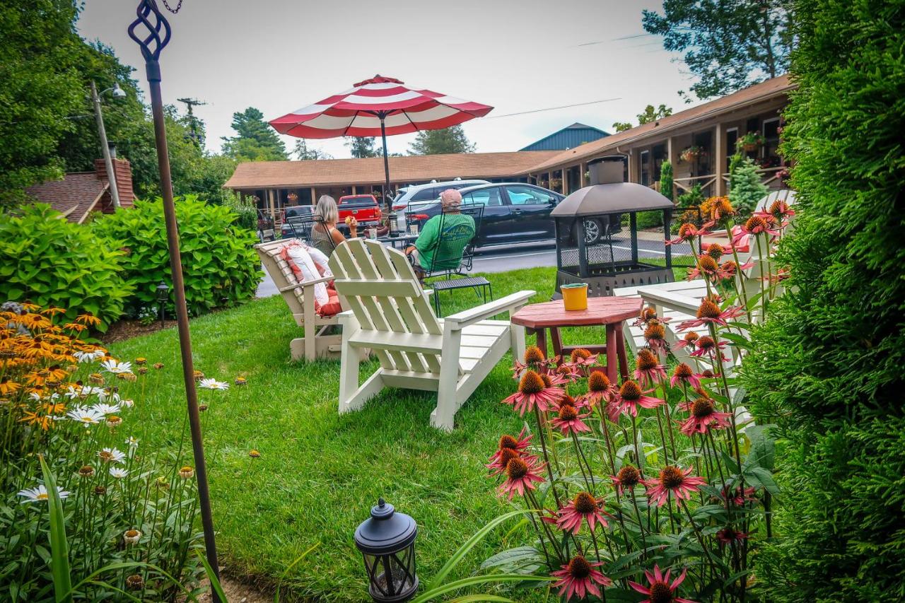 | Mountainaire Inn and Log Cabins