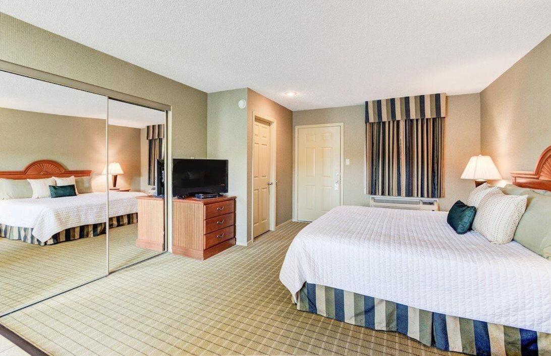 | Long Island Lake Resort