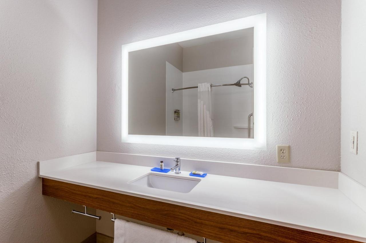 | Holiday Inn Express Hotel & Suites Shiloh/O'Fallon, an IHG Hotel