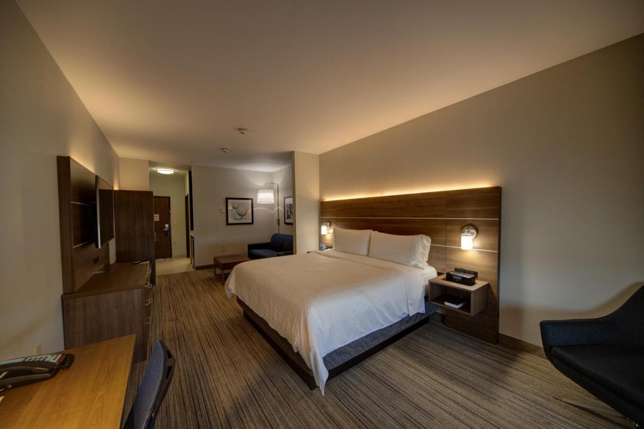 King Suite with Sofa Bed at Holiday Inn Express & Suites Oklahoma City West-Yukon by IHG