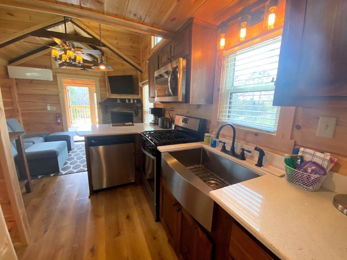 | B11 NEW Awesome Tiny Home with AC, Mountain Views, Minutes to Skiing, Hiking, Attractions