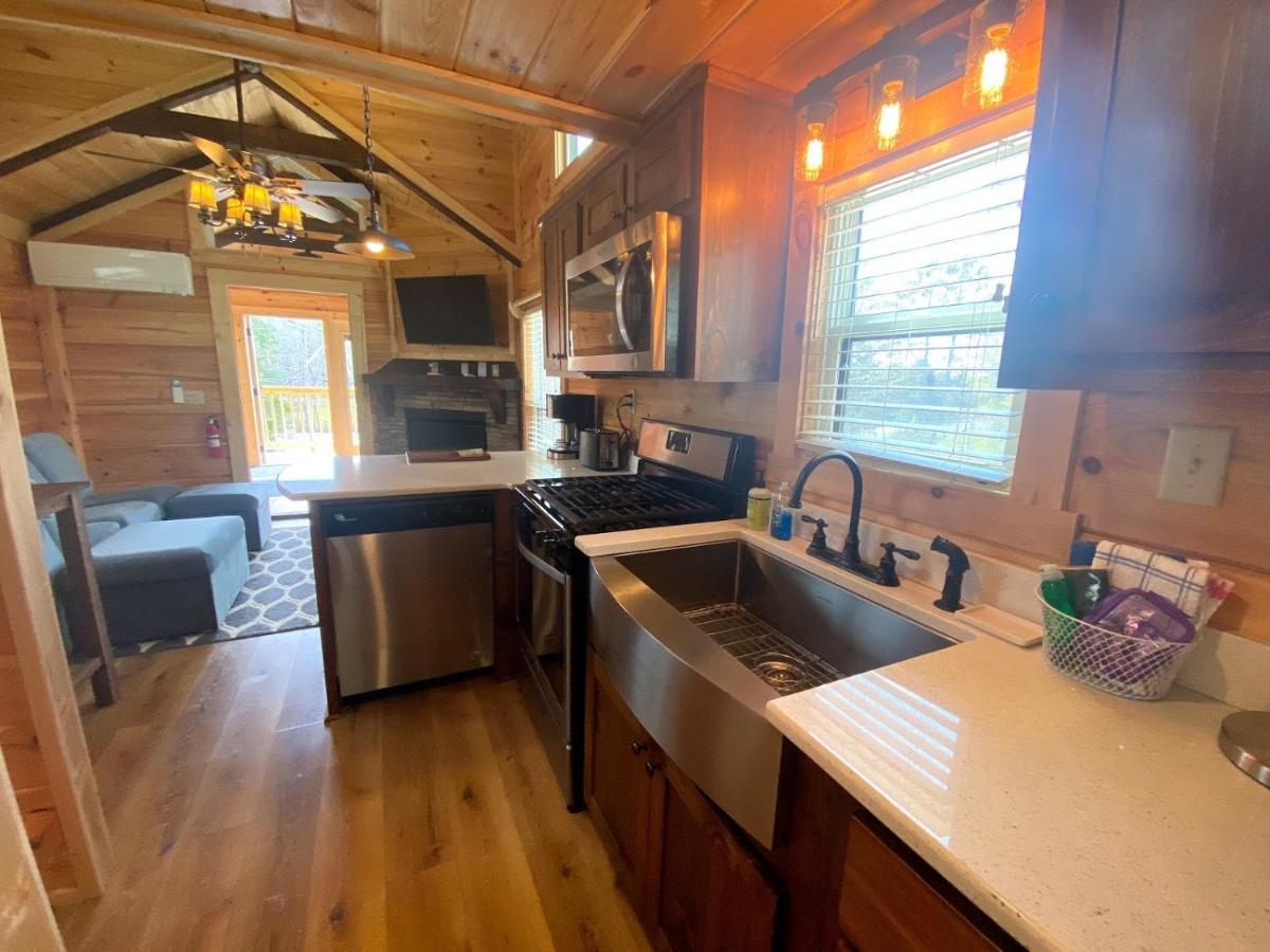 | B11 NEW Awesome Tiny Home with AC, Mountain Views, Minutes to Skiing, Hiking, Attractions