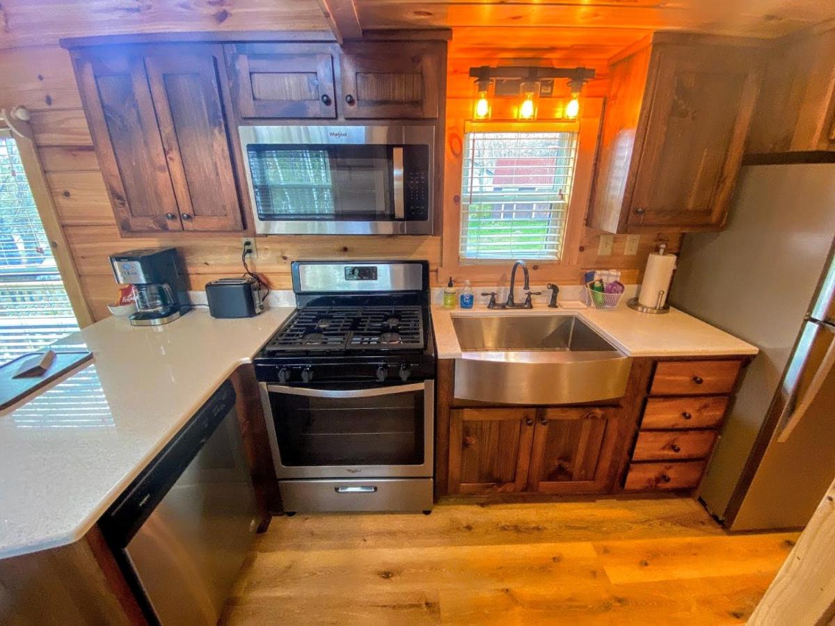  | B11 NEW Awesome Tiny Home with AC, Mountain Views, Minutes to Skiing, Hiking, Attractions