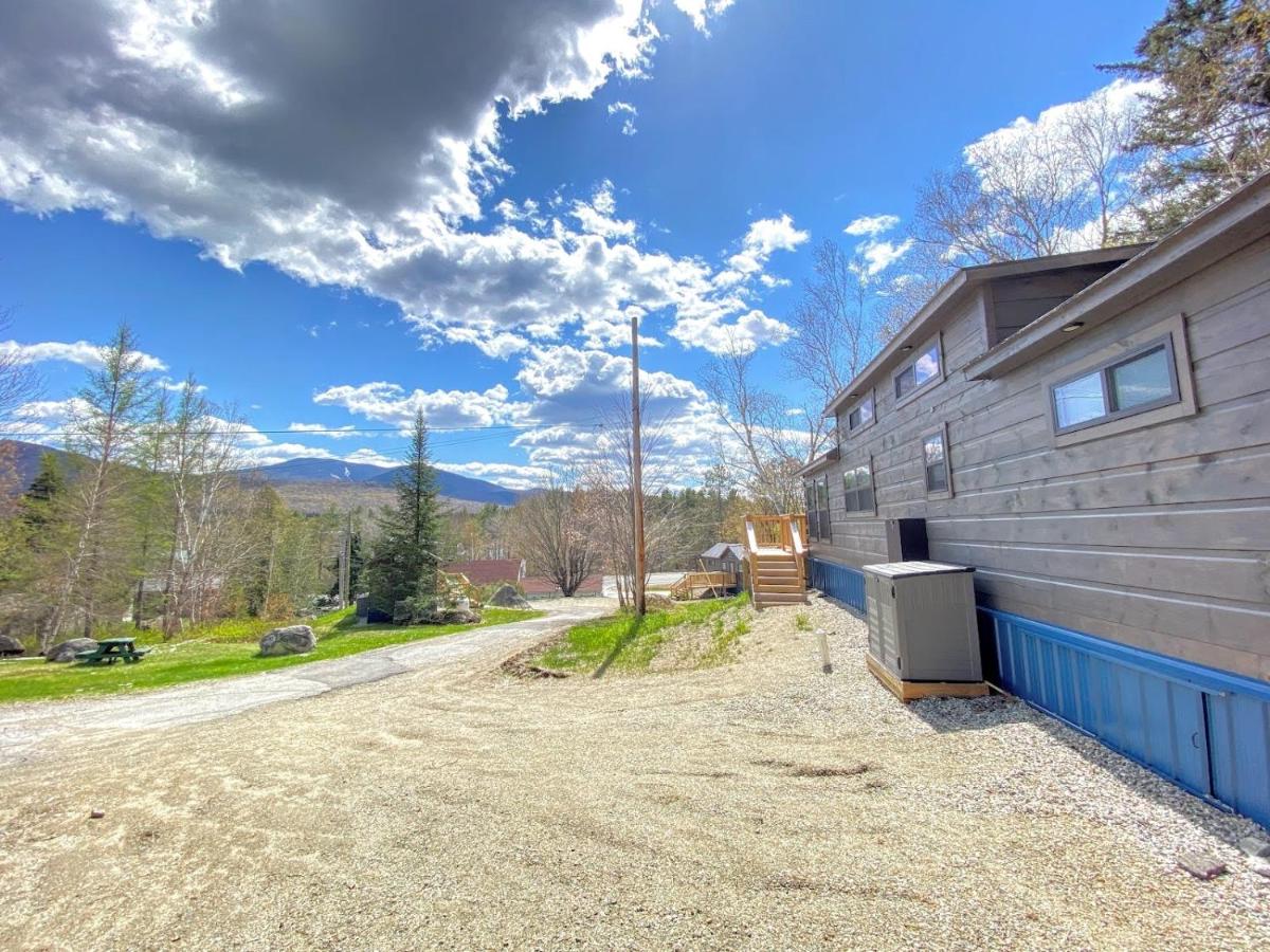 | B11 NEW Awesome Tiny Home with AC, Mountain Views, Minutes to Skiing, Hiking, Attractions