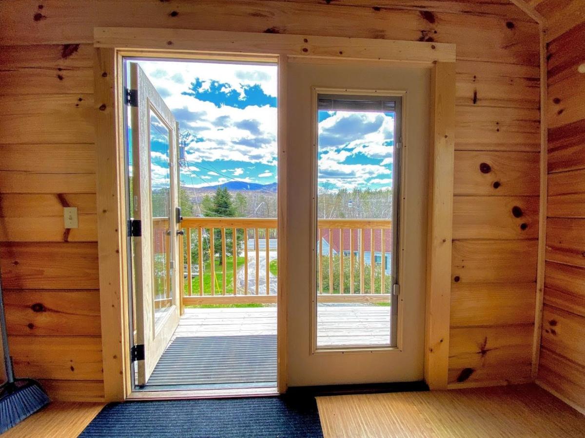 | B2 NEW Awesome Tiny Home with AC, Mountain Views, Minutes to Skiing, Hiking, Attractions