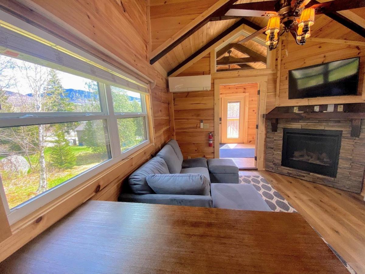 | B2 NEW Awesome Tiny Home with AC, Mountain Views, Minutes to Skiing, Hiking, Attractions