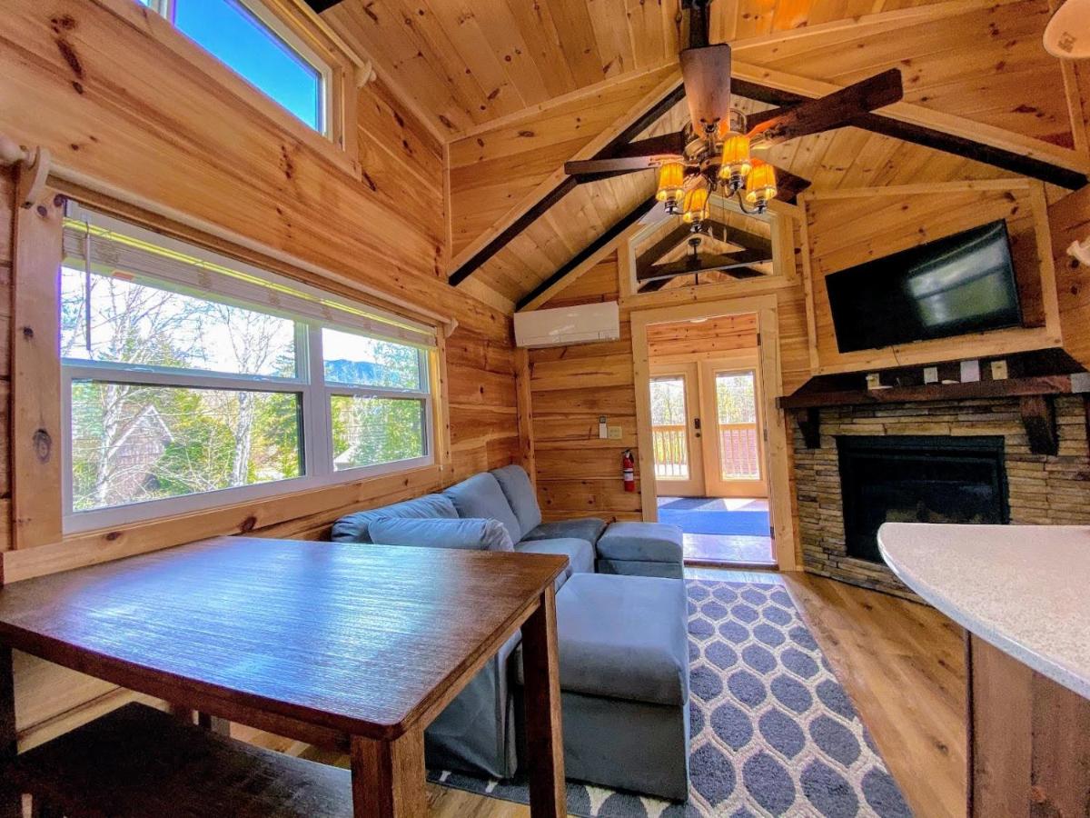 | B2 NEW Awesome Tiny Home with AC, Mountain Views, Minutes to Skiing, Hiking, Attractions