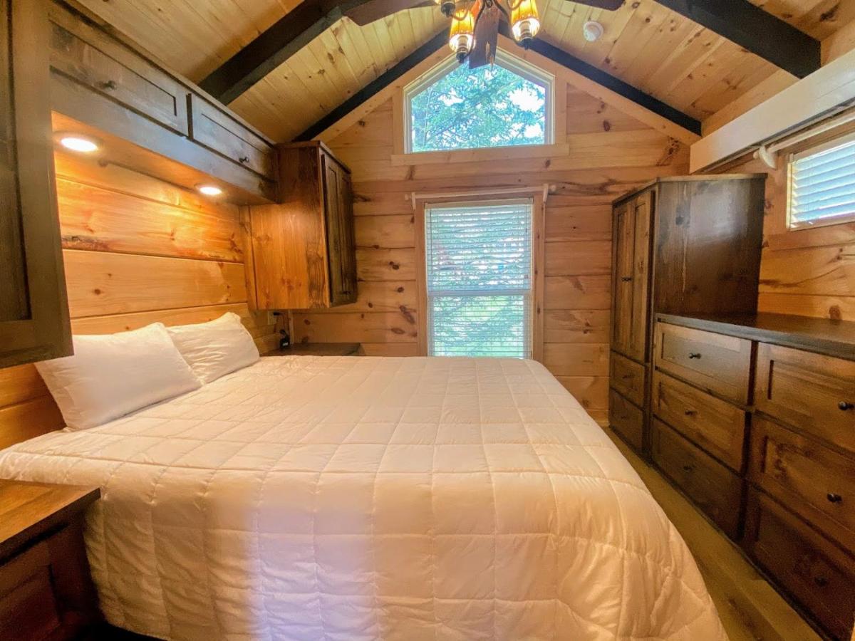 | B2 NEW Awesome Tiny Home with AC, Mountain Views, Minutes to Skiing, Hiking, Attractions