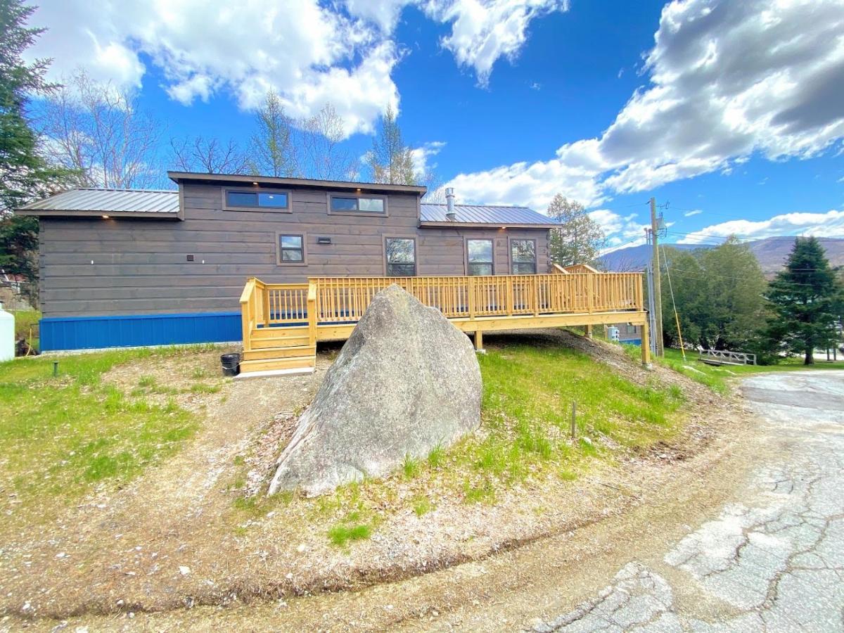 | B2 NEW Awesome Tiny Home with AC, Mountain Views, Minutes to Skiing, Hiking, Attractions