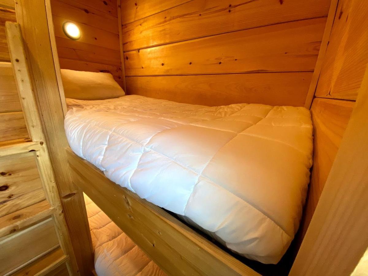 | B3 NEW Awesome Tiny Home with AC, Mountain Views, Minutes to Skiing, Hiking, Attractions