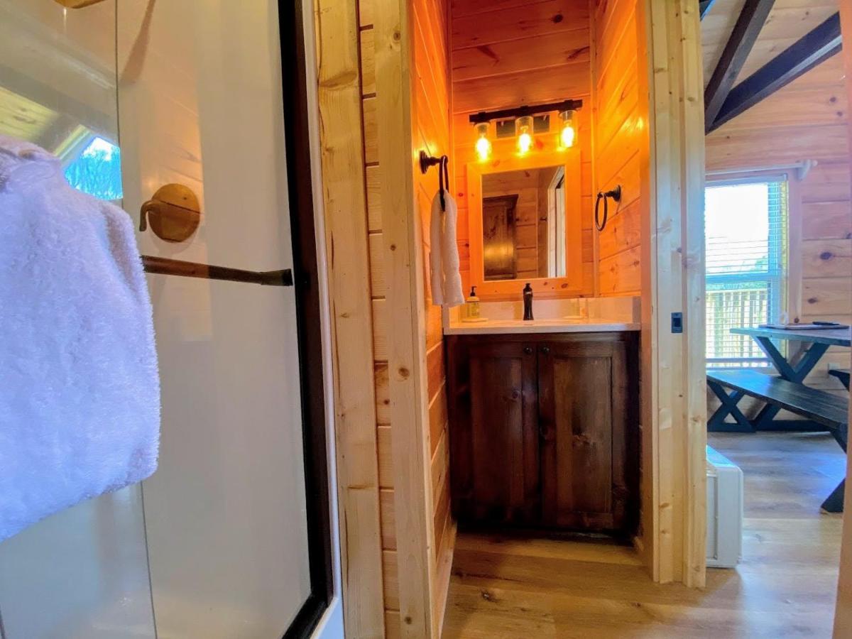 | B3 NEW Awesome Tiny Home with AC, Mountain Views, Minutes to Skiing, Hiking, Attractions