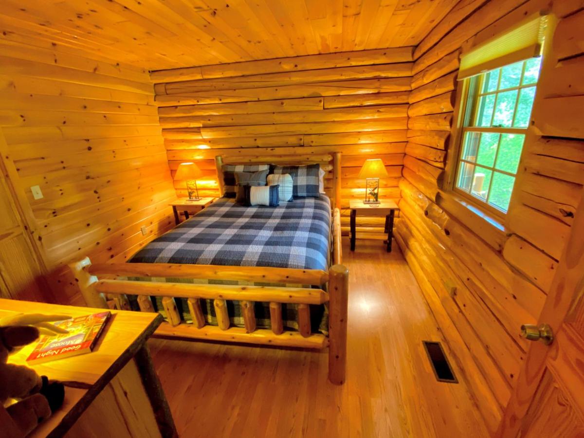| NEW Log cabin in the heart of the White Mountains - close to Bretton Woods, Cannon, Franconia