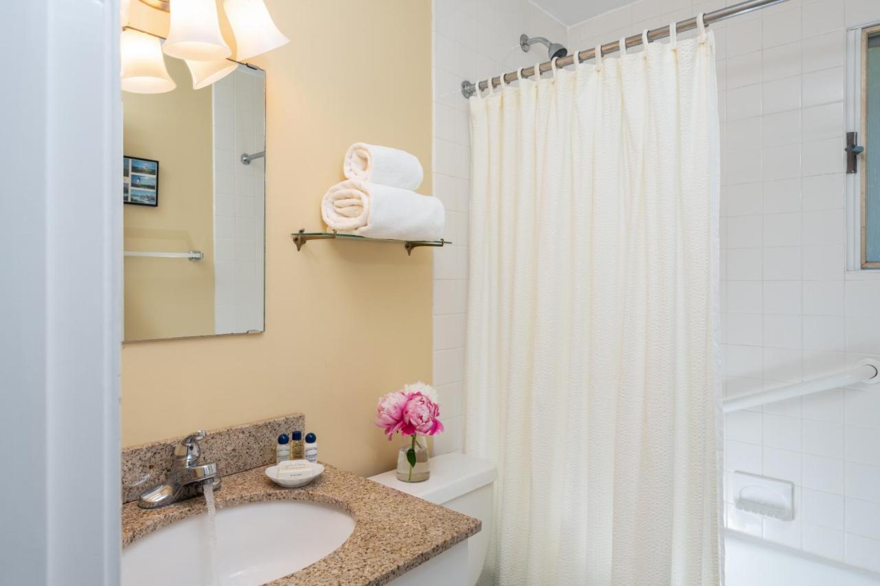 | Dockside Guest Quarters