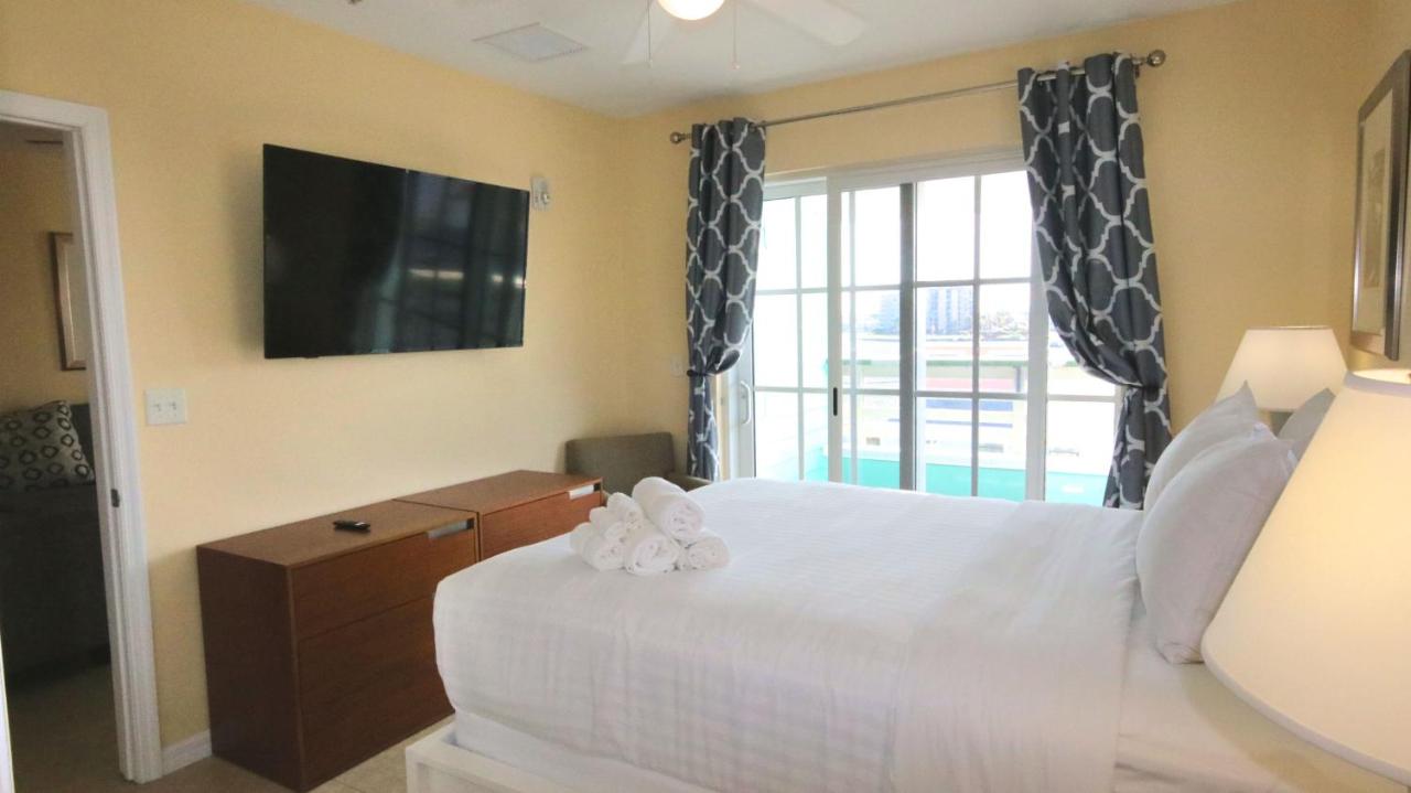 | John's Pass Hotel - Brand New Property Fully Remote