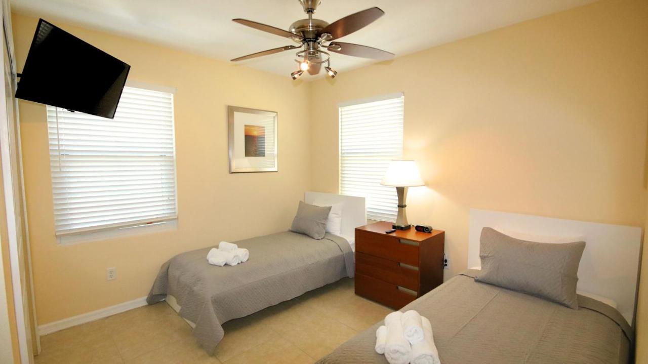 | John's Pass Hotel - Brand New Property Fully Remote