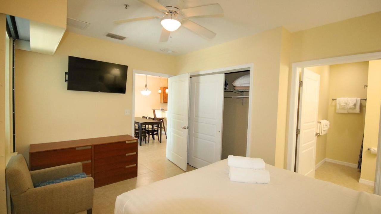 | John's Pass Hotel - Brand New Property Fully Remote
