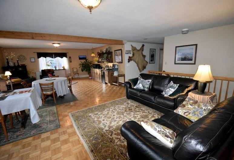 | Alaska Grizzly Lodge