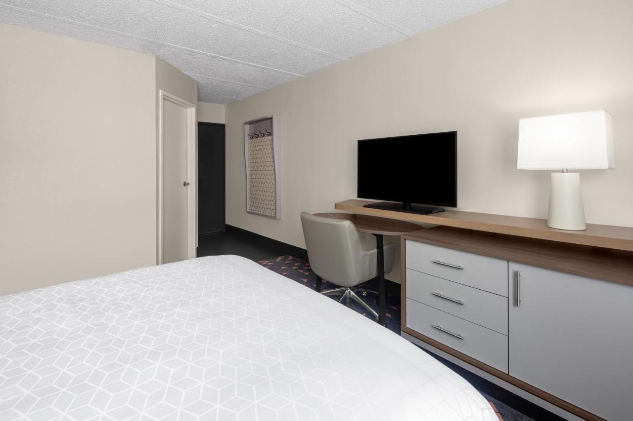 Executive King Room - Non-Smoking at Holiday Inn Hasbrouck Heights-Meadowlands by IHG
