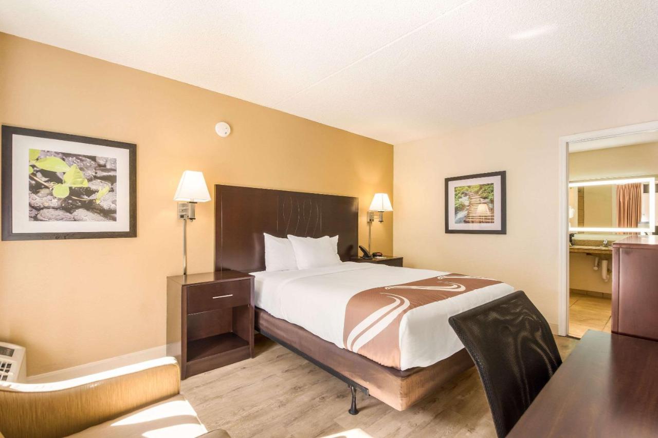 Queen Room with Roll-In Shower - Accessible/Non-Smoking at Quality Inn Bradenton - Sarasota North