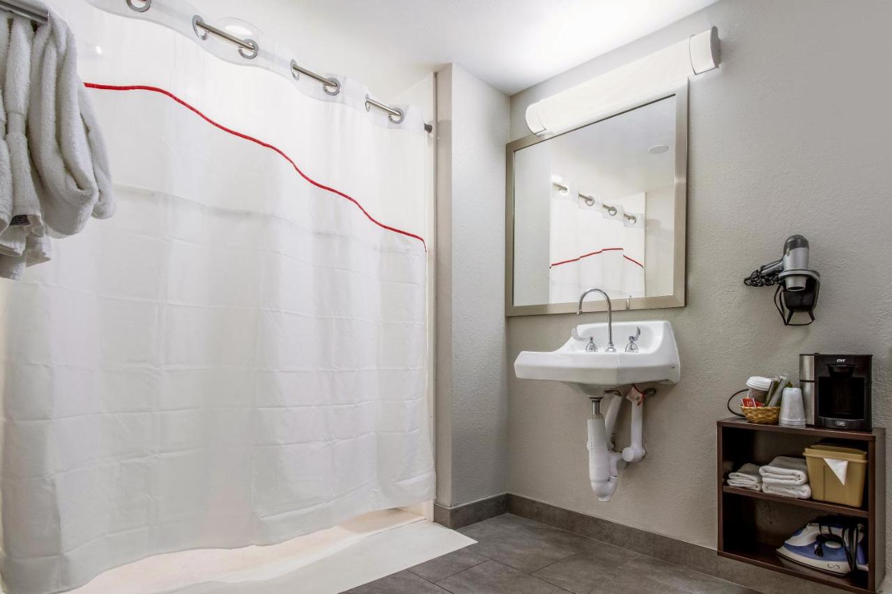 Deluxe Room with Two Double Beds Disability Access Roll-In Shower Smoke Free at Red Roof Inn PLUS+ Dallas – Addison