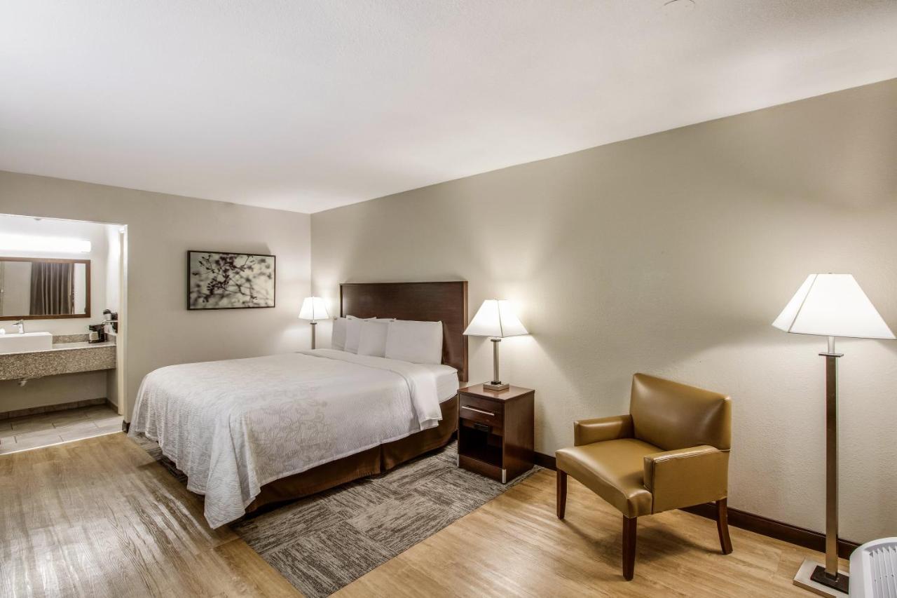 Deluxe King Room with Full-Size Refrigerator Smoke Free at Red Roof Inn PLUS+ Dallas – Addison