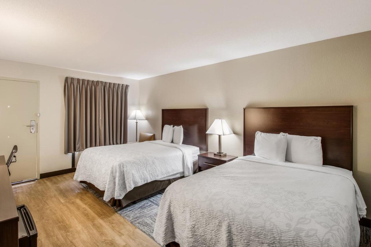 Deluxe Room with Two Double Beds Disability Access Roll-In Shower Smoke Free at Red Roof Inn PLUS+ Dallas – Addison