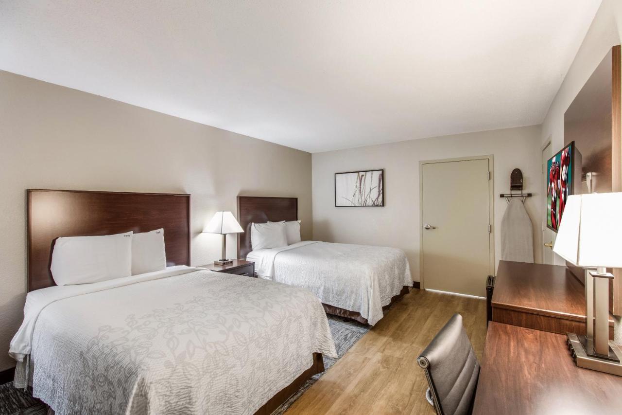 Deluxe Room with Two Double Beds Disability Access Roll-In Shower Smoke Free at Red Roof Inn PLUS+ Dallas – Addison