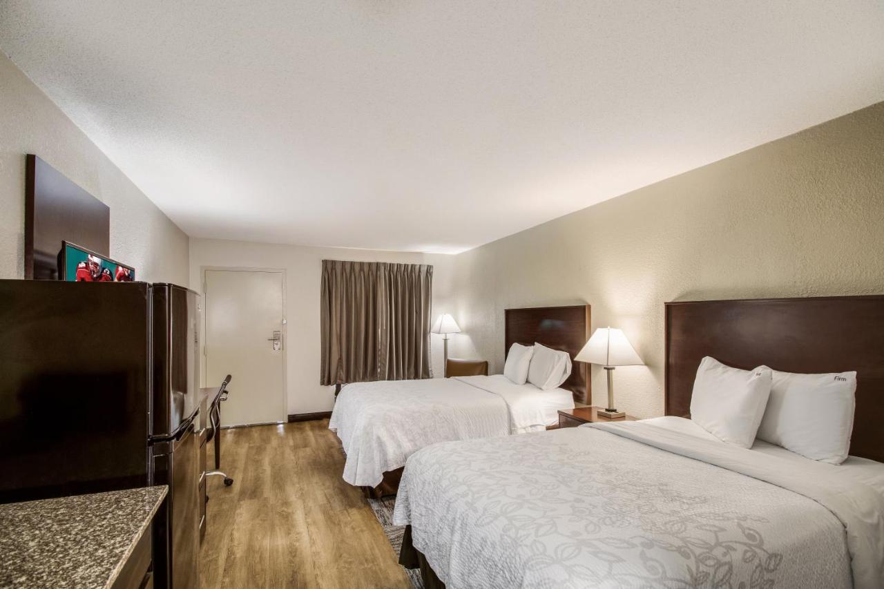 Deluxe Room with Two Double Beds with Full-Size Refrigerator Smoke Free at Red Roof Inn PLUS+ Dallas – Addison