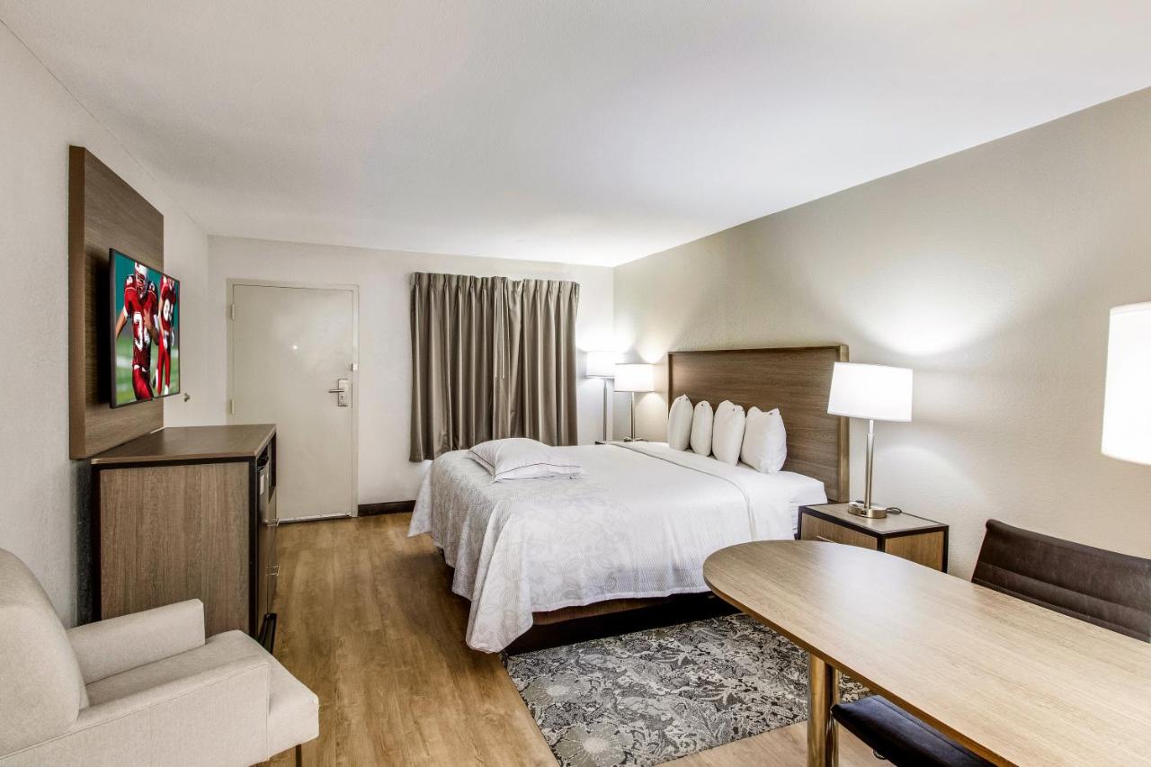 Premium King Room Smoke Free (Upgraded Bedding and Snack Box) at Red Roof Inn PLUS+ Dallas – Addison